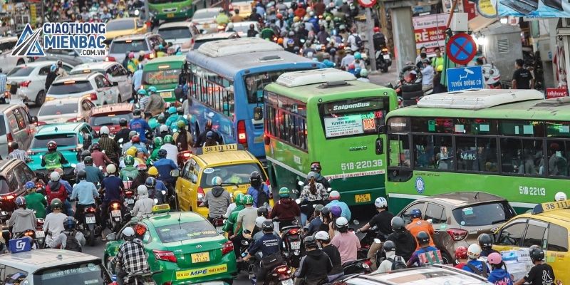 Giải pháp nào cho vấn đề kẹt xe Hà Nội?