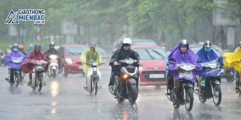Những khó khăn thường gặp khi tham gia giao thông Hà Nội mùa đông